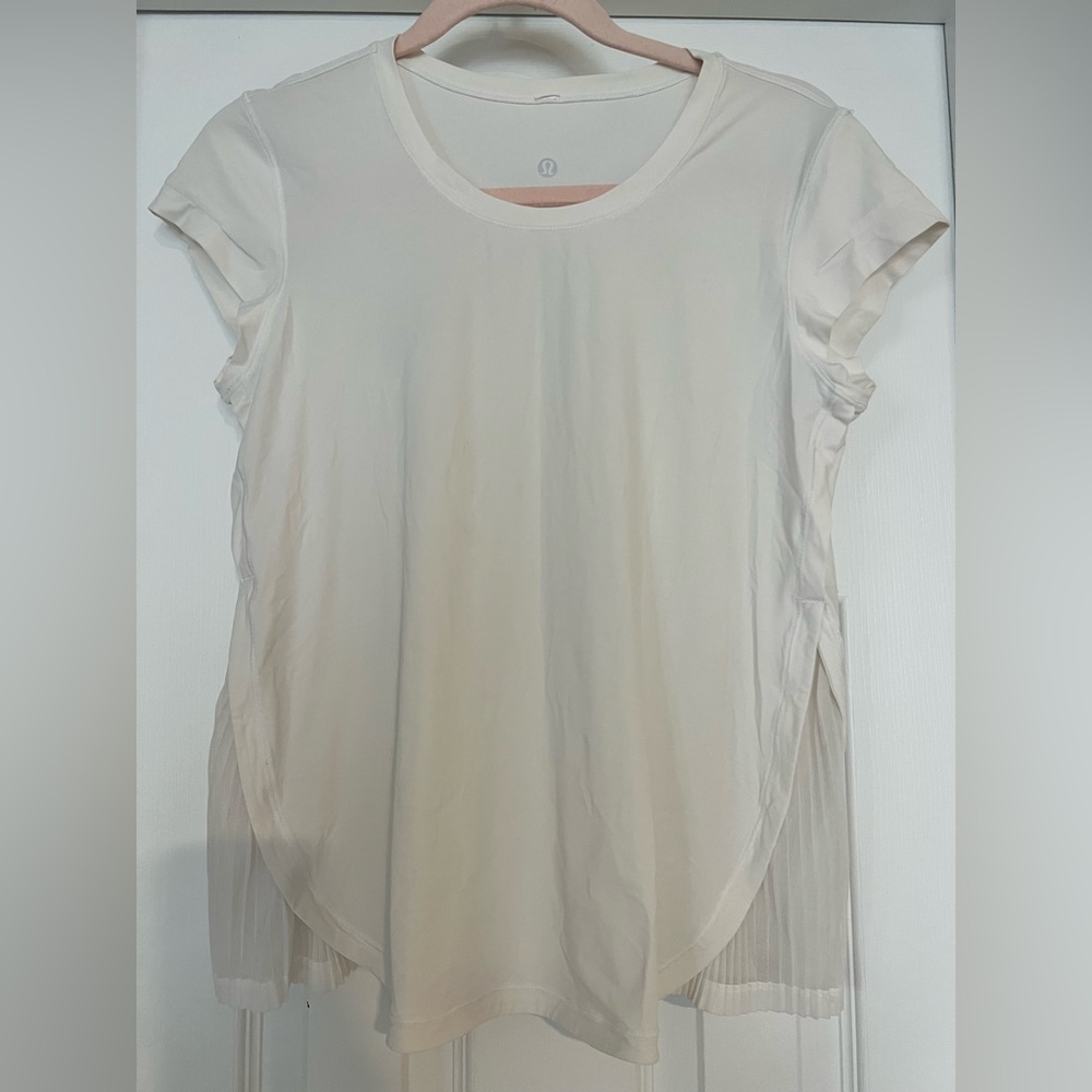 Lululemon Athletica Short Sleeve Tee with Pleated Side Panels